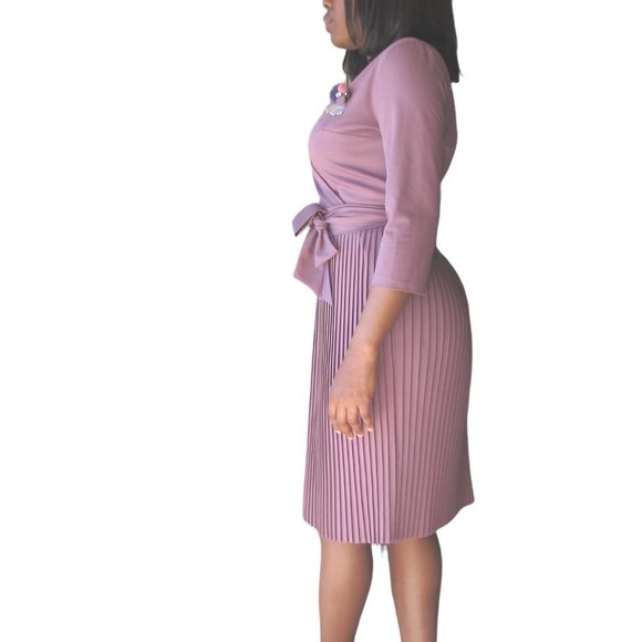 Mauve short sleeve pleated dress - Picture 3 of 3